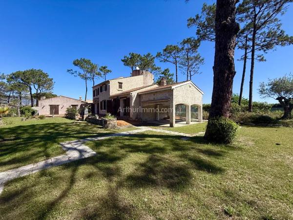 Vente                                                      Maison
                        
                     6 pièces                      204 m2                     à Bastia