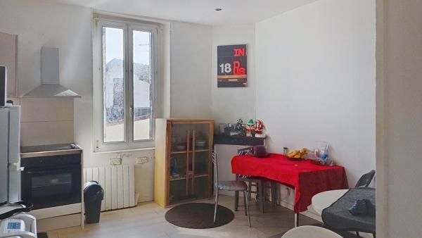 T2 avec terrasse et cave, proche gare, petite copropriété