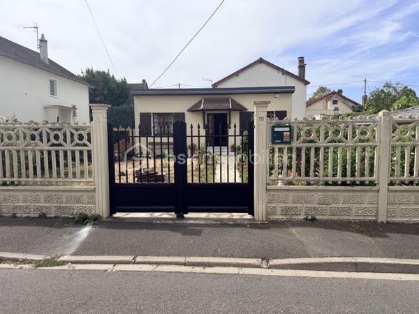🏡 À VENDRE – MAISON 2 CHAMBRES AVEC JARDIN ET DÉPENDANCES À GOUSSAINVILLE

📍 Goussainville – 240 000 € FAI

Vous êtes à la recherche d’une maison avec un beau terrain, des dépendances et un fort potentiel d’aménagement ? Venez découvrir cette maison de 66 m² habitables, implantée sur une parcelle de 386 m².

🏠 UNE MAISON À RÉNOVER SELON VOS ENVIES
La maison se compose de :

• Une entrée
• Un salon / séjour offrant un espace de vie convivial
• Une cuisine équipée
• Un coin buanderie, pratique au quotidien
• Deux chambres
• Une salle de douche
• Un WC indépendant

La maison nécessite des travaux de rénovation et de modernisation, mais elle offre une base intéressante pour créer un intérieur à votre image.

🌳 UN EXTÉRIEUR AVEC DE NOMBREUSES POSSIBILITÉS
Vous profiterez d’un terrain de 386 m², idéal pour aménager un jardin, une terrasse, un espace repas extérieur ou un coin de détente.

La propriété bénéficie également de plusieurs espaces annexes particulièrement intéressants :

🚗 Un garage pour stationner ou stocker
🔨 Un grand appentis, offrant un important espace de rangement ou pouvant être exploité selon vos besoins
📦 Une cave

📍 UN EMPLACEMENT PRATIQUE
La maison est située à Goussainville, à proximité des commodités nécessaires au quotidien :

🛒 Commerces et services
🏫 Écoles et établissements scolaires
🚌 Transports en commun
🚆 Gare de Goussainville – RER D
🛣️ Accès rapide aux principaux axes routiers
✈️ Proximité de la plateforme aéroportuaire Paris-Charles-de-Gaulle

⭐ POURQUOI CETTE MAISON ?
✔️ 66 m² habitables
✔️ 2 chambres
✔️ Terrain de 386 m²
✔️ Garage
✔️ Grand appentis
✔️ Cave
✔️ Cuisine équipée
✔️ Maison à rénover et personnaliser
✔️ Nombreuses possibilités d’aménagement

💰 PRIX : 240 000 € FAI

👉 Une maison idéale pour un premier achat, un projet familial ou un investissement avec travaux.

📞 Contactez-moi pour obtenir davantage d’informations et organiser une visite