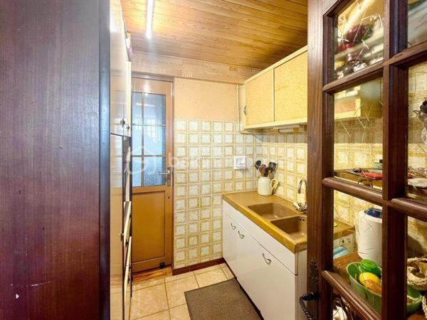 🏡 À VENDRE – MAISON 2 CHAMBRES AVEC JARDIN ET DÉPENDANCES À GOUSSAINVILLE

📍 Goussainville – 240 000 € FAI

Vous êtes à la recherche d’une maison avec un beau terrain, des dépendances et un fort potentiel d’aménagement ? Venez découvrir cette maison de 66 m² habitables, implantée sur une parcelle de 386 m².

🏠 UNE MAISON À RÉNOVER SELON VOS ENVIES
La maison se compose de :

• Une entrée
• Un salon / séjour offrant un espace de vie convivial
• Une cuisine équipée
• Un coin buanderie, pratique au quotidien
• Deux chambres
• Une salle de douche
• Un WC indépendant

La maison nécessite des travaux de rénovation et de modernisation, mais elle offre une base intéressante pour créer un intérieur à votre image.

🌳 UN EXTÉRIEUR AVEC DE NOMBREUSES POSSIBILITÉS
Vous profiterez d’un terrain de 386 m², idéal pour aménager un jardin, une terrasse, un espace repas extérieur ou un coin de détente.

La propriété bénéficie également de plusieurs espaces annexes particulièrement intéressants :

🚗 Un garage pour stationner ou stocker
🔨 Un grand appentis, offrant un important espace de rangement ou pouvant être exploité selon vos besoins
📦 Une cave

📍 UN EMPLACEMENT PRATIQUE
La maison est située à Goussainville, à proximité des commodités nécessaires au quotidien :

🛒 Commerces et services
🏫 Écoles et établissements scolaires
🚌 Transports en commun
🚆 Gare de Goussainville – RER D
🛣️ Accès rapide aux principaux axes routiers
✈️ Proximité de la plateforme aéroportuaire Paris-Charles-de-Gaulle

⭐ POURQUOI CETTE MAISON ?
✔️ 66 m² habitables
✔️ 2 chambres
✔️ Terrain de 386 m²
✔️ Garage
✔️ Grand appentis
✔️ Cave
✔️ Cuisine équipée
✔️ Maison à rénover et personnaliser
✔️ Nombreuses possibilités d’aménagement

💰 PRIX : 240 000 € FAI

👉 Une maison idéale pour un premier achat, un projet familial ou un investissement avec travaux.

📞 Contactez-moi pour obtenir davantage d’informations et organiser une visite