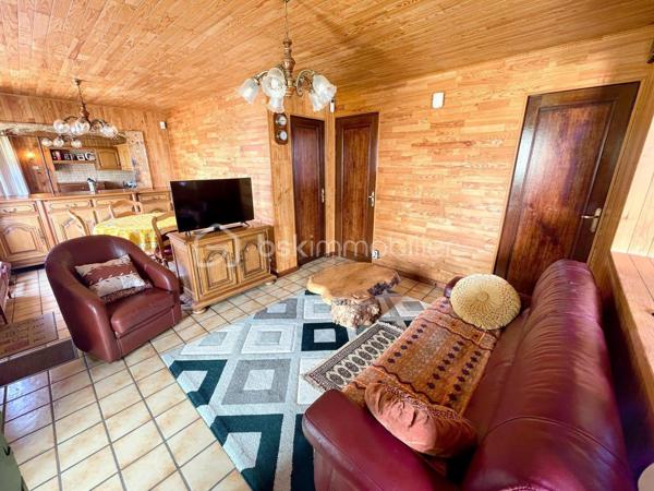 🏡 À VENDRE – MAISON 2 CHAMBRES AVEC JARDIN ET DÉPENDANCES À GOUSSAINVILLE

📍 Goussainville – 240 000 € FAI

Vous êtes à la recherche d’une maison avec un beau terrain, des dépendances et un fort potentiel d’aménagement ? Venez découvrir cette maison de 66 m² habitables, implantée sur une parcelle de 386 m².

🏠 UNE MAISON À RÉNOVER SELON VOS ENVIES
La maison se compose de :

• Une entrée
• Un salon / séjour offrant un espace de vie convivial
• Une cuisine équipée
• Un coin buanderie, pratique au quotidien
• Deux chambres
• Une salle de douche
• Un WC indépendant

La maison nécessite des travaux de rénovation et de modernisation, mais elle offre une base intéressante pour créer un intérieur à votre image.

🌳 UN EXTÉRIEUR AVEC DE NOMBREUSES POSSIBILITÉS
Vous profiterez d’un terrain de 386 m², idéal pour aménager un jardin, une terrasse, un espace repas extérieur ou un coin de détente.

La propriété bénéficie également de plusieurs espaces annexes particulièrement intéressants :

🚗 Un garage pour stationner ou stocker
🔨 Un grand appentis, offrant un important espace de rangement ou pouvant être exploité selon vos besoins
📦 Une cave

📍 UN EMPLACEMENT PRATIQUE
La maison est située à Goussainville, à proximité des commodités nécessaires au quotidien :

🛒 Commerces et services
🏫 Écoles et établissements scolaires
🚌 Transports en commun
🚆 Gare de Goussainville – RER D
🛣️ Accès rapide aux principaux axes routiers
✈️ Proximité de la plateforme aéroportuaire Paris-Charles-de-Gaulle

⭐ POURQUOI CETTE MAISON ?
✔️ 66 m² habitables
✔️ 2 chambres
✔️ Terrain de 386 m²
✔️ Garage
✔️ Grand appentis
✔️ Cave
✔️ Cuisine équipée
✔️ Maison à rénover et personnaliser
✔️ Nombreuses possibilités d’aménagement

💰 PRIX : 240 000 € FAI

👉 Une maison idéale pour un premier achat, un projet familial ou un investissement avec travaux.

📞 Contactez-moi pour obtenir davantage d’informations et organiser une visite