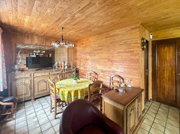 🏡 À VENDRE – MAISON 2 CHAMBRES AVEC JARDIN ET DÉPENDANCES À GOUSSAINVILLE

📍 Goussainville – 240 000 € FAI

Vous êtes à la recherche d’une maison avec un beau terrain, des dépendances et un fort potentiel d’aménagement ? Venez découvrir cette maison de 66 m² habitables, implantée sur une parcelle de 386 m².

🏠 UNE MAISON À RÉNOVER SELON VOS ENVIES
La maison se compose de :

• Une entrée
• Un salon / séjour offrant un espace de vie convivial
• Une cuisine équipée
• Un coin buanderie, pratique au quotidien
• Deux chambres
• Une salle de douche
• Un WC indépendant

La maison nécessite des travaux de rénovation et de modernisation, mais elle offre une base intéressante pour créer un intérieur à votre image.

🌳 UN EXTÉRIEUR AVEC DE NOMBREUSES POSSIBILITÉS
Vous profiterez d’un terrain de 386 m², idéal pour aménager un jardin, une terrasse, un espace repas extérieur ou un coin de détente.

La propriété bénéficie également de plusieurs espaces annexes particulièrement intéressants :

🚗 Un garage pour stationner ou stocker
🔨 Un grand appentis, offrant un important espace de rangement ou pouvant être exploité selon vos besoins
📦 Une cave

📍 UN EMPLACEMENT PRATIQUE
La maison est située à Goussainville, à proximité des commodités nécessaires au quotidien :

🛒 Commerces et services
🏫 Écoles et établissements scolaires
🚌 Transports en commun
🚆 Gare de Goussainville – RER D
🛣️ Accès rapide aux principaux axes routiers
✈️ Proximité de la plateforme aéroportuaire Paris-Charles-de-Gaulle

⭐ POURQUOI CETTE MAISON ?
✔️ 66 m² habitables
✔️ 2 chambres
✔️ Terrain de 386 m²
✔️ Garage
✔️ Grand appentis
✔️ Cave
✔️ Cuisine équipée
✔️ Maison à rénover et personnaliser
✔️ Nombreuses possibilités d’aménagement

💰 PRIX : 240 000 € FAI

👉 Une maison idéale pour un premier achat, un projet familial ou un investissement avec travaux.

📞 Contactez-moi pour obtenir davantage d’informations et organiser une visite