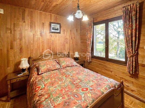 🏡 À VENDRE – MAISON 2 CHAMBRES AVEC JARDIN ET DÉPENDANCES À GOUSSAINVILLE

📍 Goussainville – 240 000 € FAI

Vous êtes à la recherche d’une maison avec un beau terrain, des dépendances et un fort potentiel d’aménagement ? Venez découvrir cette maison de 66 m² habitables, implantée sur une parcelle de 386 m².

🏠 UNE MAISON À RÉNOVER SELON VOS ENVIES
La maison se compose de :

• Une entrée
• Un salon / séjour offrant un espace de vie convivial
• Une cuisine équipée
• Un coin buanderie, pratique au quotidien
• Deux chambres
• Une salle de douche
• Un WC indépendant

La maison nécessite des travaux de rénovation et de modernisation, mais elle offre une base intéressante pour créer un intérieur à votre image.

🌳 UN EXTÉRIEUR AVEC DE NOMBREUSES POSSIBILITÉS
Vous profiterez d’un terrain de 386 m², idéal pour aménager un jardin, une terrasse, un espace repas extérieur ou un coin de détente.

La propriété bénéficie également de plusieurs espaces annexes particulièrement intéressants :

🚗 Un garage pour stationner ou stocker
🔨 Un grand appentis, offrant un important espace de rangement ou pouvant être exploité selon vos besoins
📦 Une cave

📍 UN EMPLACEMENT PRATIQUE
La maison est située à Goussainville, à proximité des commodités nécessaires au quotidien :

🛒 Commerces et services
🏫 Écoles et établissements scolaires
🚌 Transports en commun
🚆 Gare de Goussainville – RER D
🛣️ Accès rapide aux principaux axes routiers
✈️ Proximité de la plateforme aéroportuaire Paris-Charles-de-Gaulle

⭐ POURQUOI CETTE MAISON ?
✔️ 66 m² habitables
✔️ 2 chambres
✔️ Terrain de 386 m²
✔️ Garage
✔️ Grand appentis
✔️ Cave
✔️ Cuisine équipée
✔️ Maison à rénover et personnaliser
✔️ Nombreuses possibilités d’aménagement

💰 PRIX : 240 000 € FAI

👉 Une maison idéale pour un premier achat, un projet familial ou un investissement avec travaux.

📞 Contactez-moi pour obtenir davantage d’informations et organiser une visite