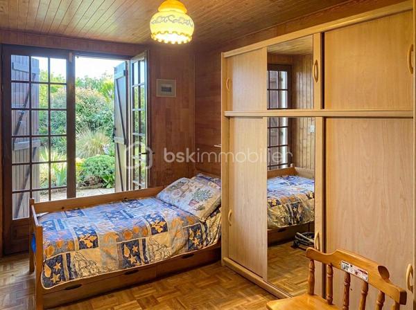 🏡 À VENDRE – MAISON 2 CHAMBRES AVEC JARDIN ET DÉPENDANCES À GOUSSAINVILLE

📍 Goussainville – 240 000 € FAI

Vous êtes à la recherche d’une maison avec un beau terrain, des dépendances et un fort potentiel d’aménagement ? Venez découvrir cette maison de 66 m² habitables, implantée sur une parcelle de 386 m².

🏠 UNE MAISON À RÉNOVER SELON VOS ENVIES
La maison se compose de :

• Une entrée
• Un salon / séjour offrant un espace de vie convivial
• Une cuisine équipée
• Un coin buanderie, pratique au quotidien
• Deux chambres
• Une salle de douche
• Un WC indépendant

La maison nécessite des travaux de rénovation et de modernisation, mais elle offre une base intéressante pour créer un intérieur à votre image.

🌳 UN EXTÉRIEUR AVEC DE NOMBREUSES POSSIBILITÉS
Vous profiterez d’un terrain de 386 m², idéal pour aménager un jardin, une terrasse, un espace repas extérieur ou un coin de détente.

La propriété bénéficie également de plusieurs espaces annexes particulièrement intéressants :

🚗 Un garage pour stationner ou stocker
🔨 Un grand appentis, offrant un important espace de rangement ou pouvant être exploité selon vos besoins
📦 Une cave

📍 UN EMPLACEMENT PRATIQUE
La maison est située à Goussainville, à proximité des commodités nécessaires au quotidien :

🛒 Commerces et services
🏫 Écoles et établissements scolaires
🚌 Transports en commun
🚆 Gare de Goussainville – RER D
🛣️ Accès rapide aux principaux axes routiers
✈️ Proximité de la plateforme aéroportuaire Paris-Charles-de-Gaulle

⭐ POURQUOI CETTE MAISON ?
✔️ 66 m² habitables
✔️ 2 chambres
✔️ Terrain de 386 m²
✔️ Garage
✔️ Grand appentis
✔️ Cave
✔️ Cuisine équipée
✔️ Maison à rénover et personnaliser
✔️ Nombreuses possibilités d’aménagement

💰 PRIX : 240 000 € FAI

👉 Une maison idéale pour un premier achat, un projet familial ou un investissement avec travaux.

📞 Contactez-moi pour obtenir davantage d’informations et organiser une visite