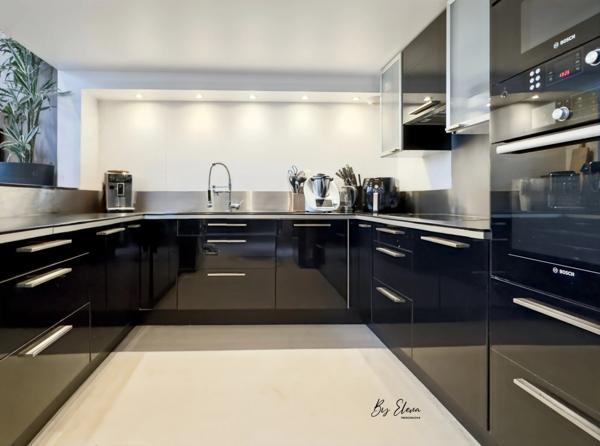 LOFT, LOCAL PROFESSIONNEL MIXTE & CRÉATIF — STUDIO PHOTO OU ATELIER, ESPACE PRO INDÉPENDANT, PATIO, VOLUMES SPECTACULAIRES AVEC HABITATION INTEGREE