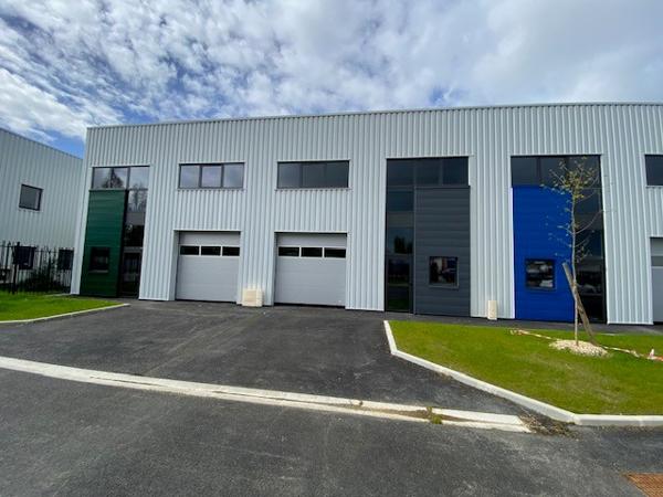 LOCAUX D'ACTIVITE A VENDRE A PARTIR DE 273.50 m² environ à La Chapelle Sur Erdre