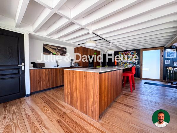 Maison
         5 pièces
        - 140 m² 930 000 € *