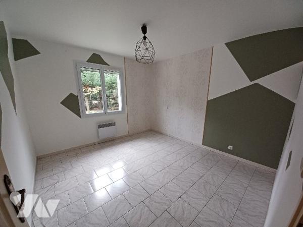 Maison de plain-pied – 3 chambres – Terrain 886 m² – Eyguières (campagne)