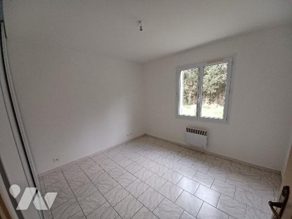 Maison de plain-pied – 3 chambres – Terrain 886 m² – Eyguières (campagne)