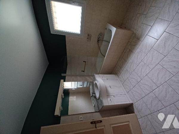 Maison de plain-pied – 3 chambres – Terrain 886 m² – Eyguières (campagne)