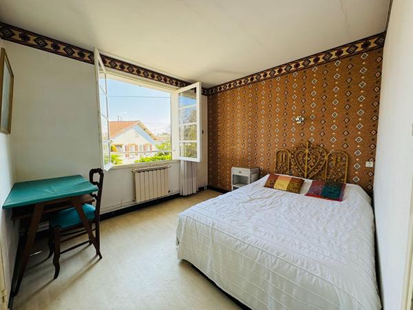 MAISON DE CARACTERE A RAFRAICHIR - PROCHE PONTAILLAC