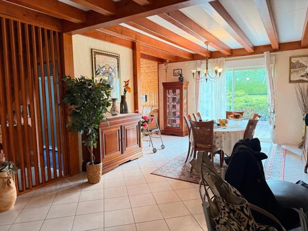 Maison de 2006 de 157 m2, 4 ch, garage et terrain.