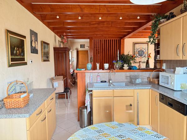 Maison de 2006 de 157 m2, 4 ch, garage et terrain.