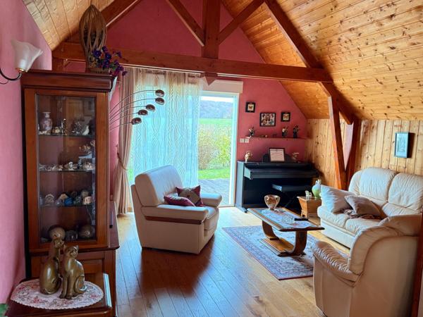 Maison de 2006 de 157 m2, 4 ch, garage et terrain.