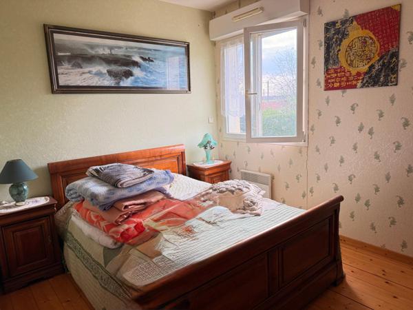 Maison de 2006 de 157 m2, 4 ch, garage et terrain.