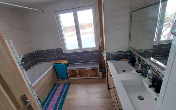 Maison à vendre    5 pièces • 98,98 m2 La Roche-sur-Foron