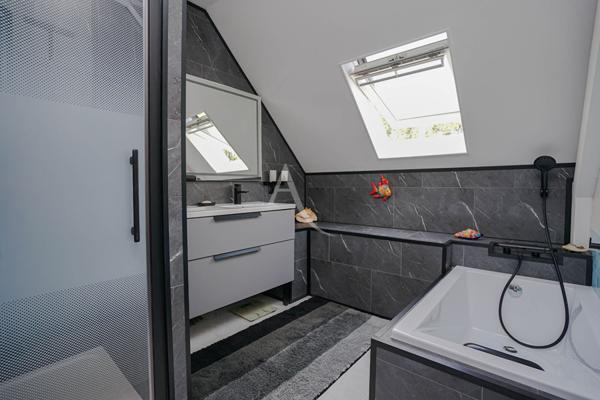 Gan Maison 7 pièces - 4 chambres et bureau - Garage, carport, Piscine terrain et bois - Calme