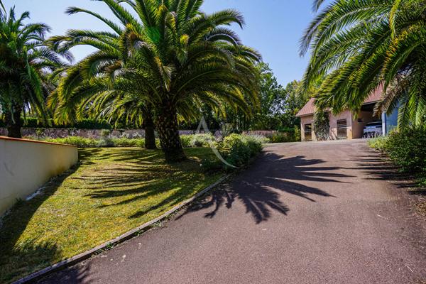 Gan Maison 7 pièces - 4 chambres et bureau - Garage, carport, Piscine terrain et bois - Calme