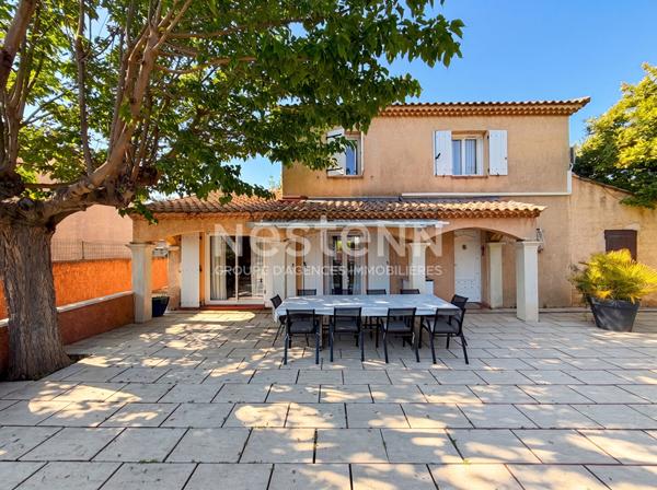 Maison 130 m² avec piscine, séjour 70 m² et vue dégagée à Collevielle Biver