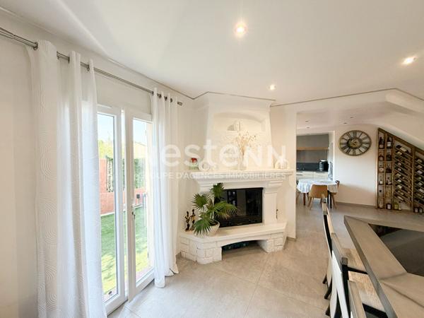 Maison 130 m² avec piscine, séjour 70 m² et vue dégagée à Collevielle Biver