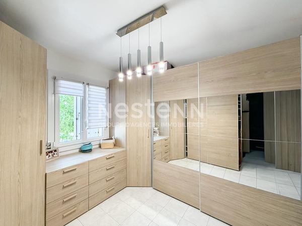 Maison 130 m² avec piscine, séjour 70 m² et vue dégagée à Collevielle Biver