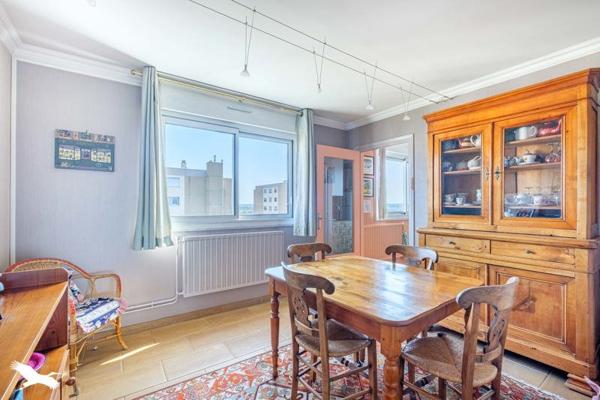Appartement à vendre 288 640 € Bron 6 p 117,7 m² DPE E