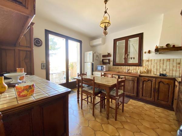 Maison de Plain-pied à Ceyreste 100 M2 Cœur de Village - 1135 M2 de terrain