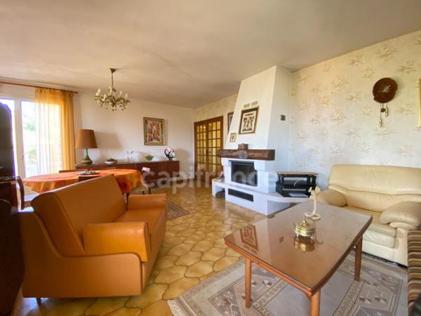 Maison de Plain-pied à Ceyreste 100 M2 Cœur de Village - 1135 M2 de terrain