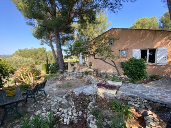 Maison de Plain-pied à Ceyreste 100 M2 Cœur de Village - 1135 M2 de terrain