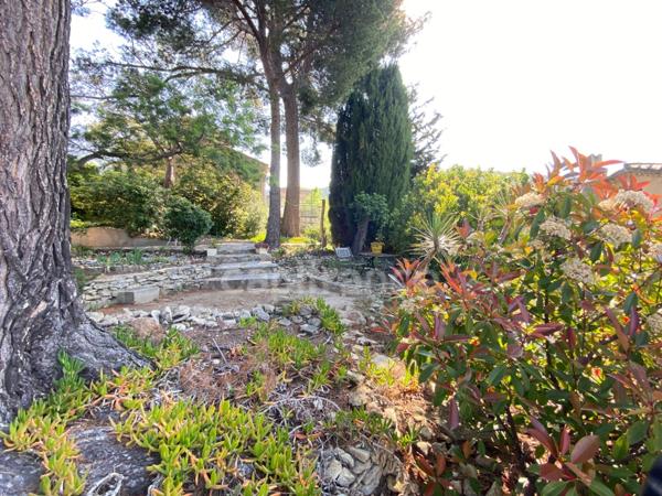 Maison de Plain-pied à Ceyreste 100 M2 Cœur de Village - 1135 M2 de terrain