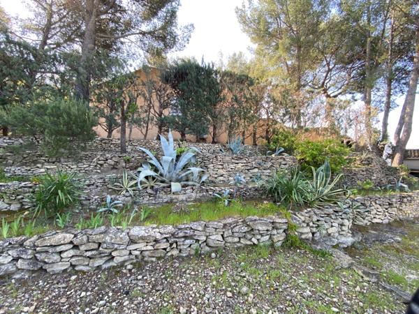 Maison de Plain-pied à Ceyreste 100 M2 Cœur de Village - 1135 M2 de terrain