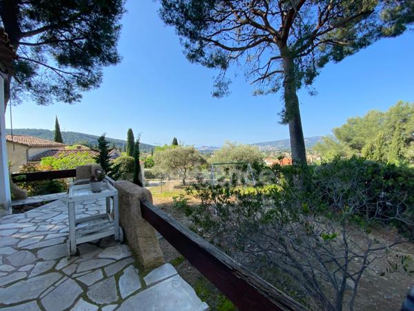 Maison de Plain-pied à Ceyreste 100 M2 Cœur de Village - 1135 M2 de terrain