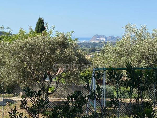 Maison de Plain-pied à Ceyreste 100 M2 Cœur de Village - 1135 M2 de terrain