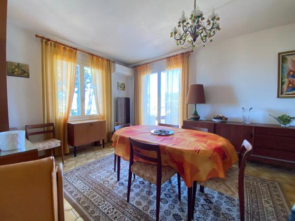 Maison de Plain-pied à Ceyreste 100 M2 Cœur de Village - 1135 M2 de terrain