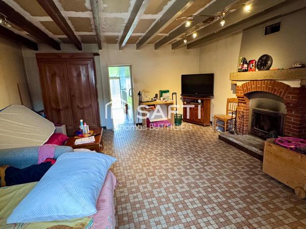 Maison de village avec grange et atelier.