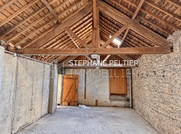 Entrepot / Bureau à Rehabiliter