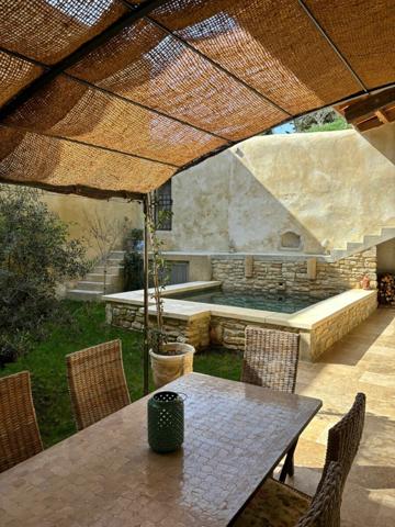 Maison à vendre    6 pièces •  Saint-Marcel-d'Ardèche