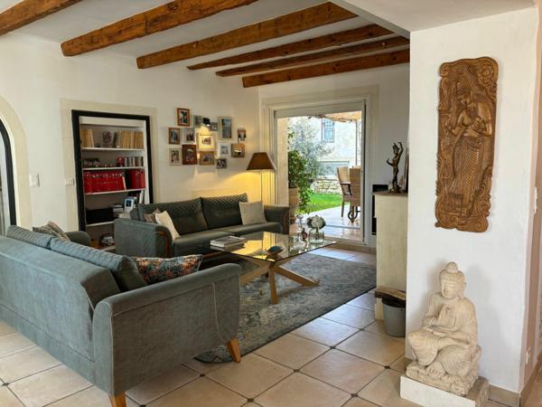 Maison à vendre    6 pièces •  Saint-Marcel-d'Ardèche