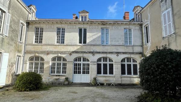 LA ROCHELLE ? T1 DE CHARME EN HYPER-CENTRE, PROCHE DU VIEUX-PORT  La rochelle