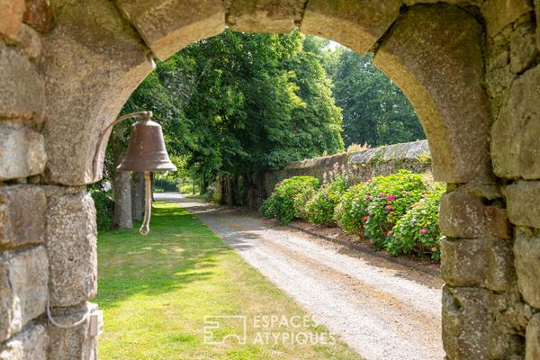 Domaine en pierres dans voie privée à ST BRIEUC et 10 000 m2 de jardin dont constructible en partie.