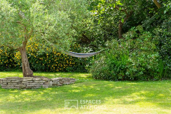 Domaine en pierres dans voie privée à ST BRIEUC et 10 000 m2 de jardin dont constructible en partie.