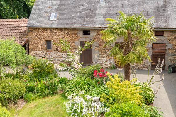 Domaine en pierres dans voie privée à ST BRIEUC et 10 000 m2 de jardin dont constructible en partie.
