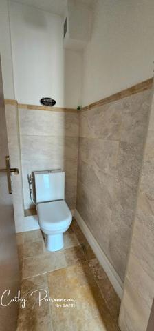 Bel espace de vie et lumineux