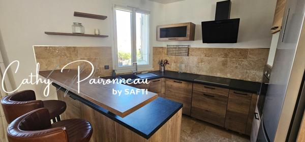 Bel espace de vie et lumineux