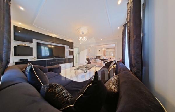 Maison de standing à Gilly-sur-Isère   Piscine, terrasse et grand jardin !