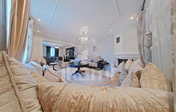 Maison de standing à Gilly-sur-Isère   Piscine, terrasse et grand jardin !