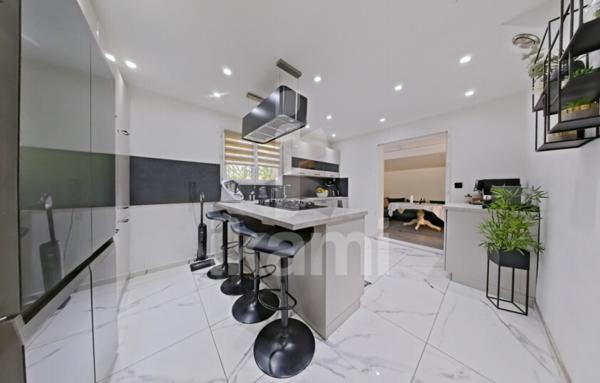 Maison de standing à Gilly-sur-Isère   Piscine, terrasse et grand jardin !