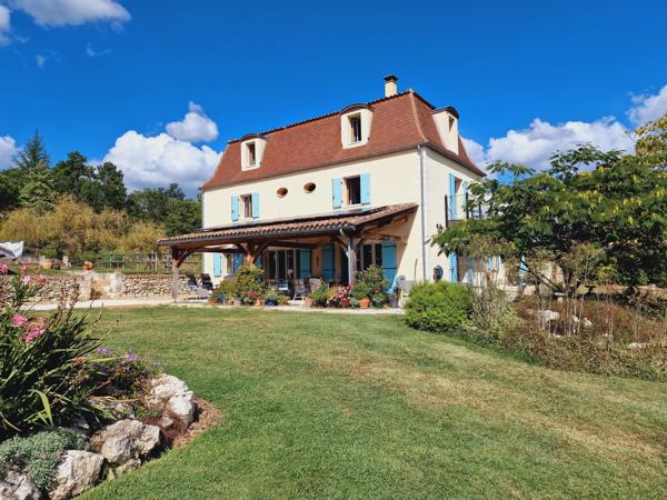 Maison à haute performance énergétique avec piscine, maison d'amis et 4 hectares.