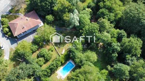 Maison avec piscine et dépendance