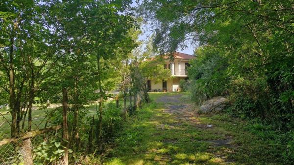 Maison avec piscine et dépendance